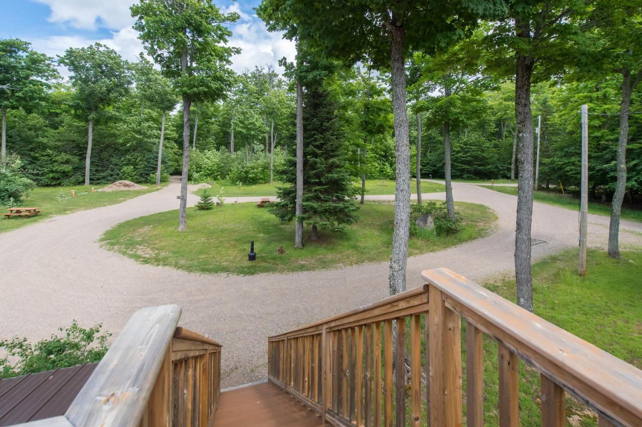 Madawaska Lodge-Cottage Екстериор снимка