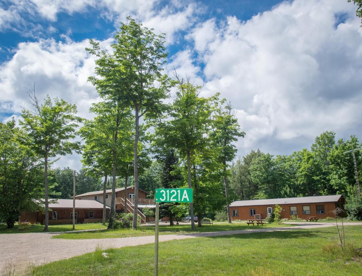 Madawaska Lodge-Cottage Екстериор снимка