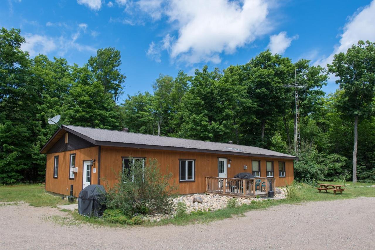 Madawaska Lodge-Cottage Екстериор снимка