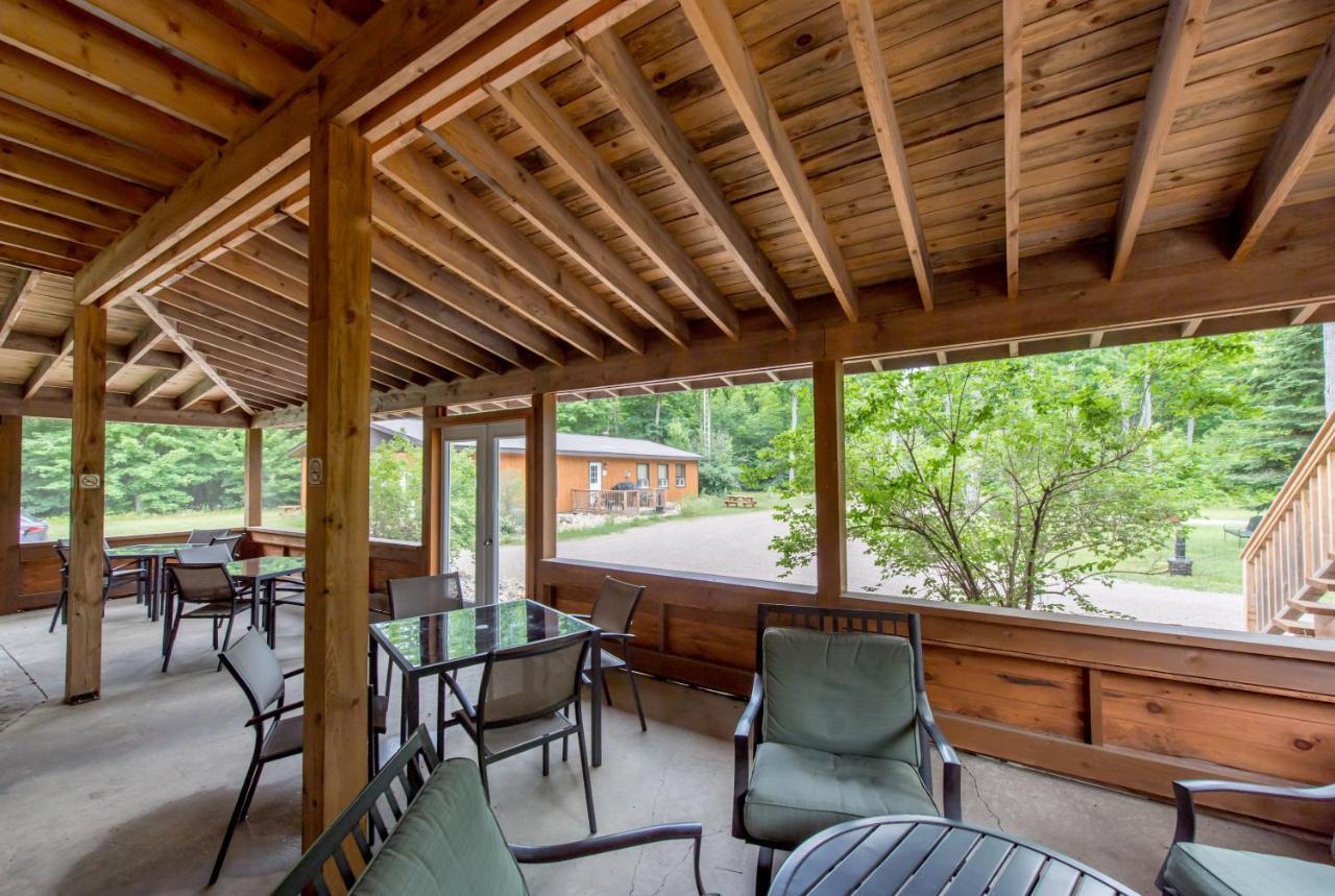 Madawaska Lodge-Cottage Екстериор снимка