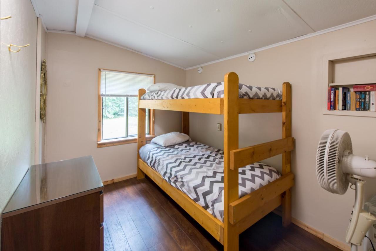 Madawaska Lodge-Cottage Екстериор снимка