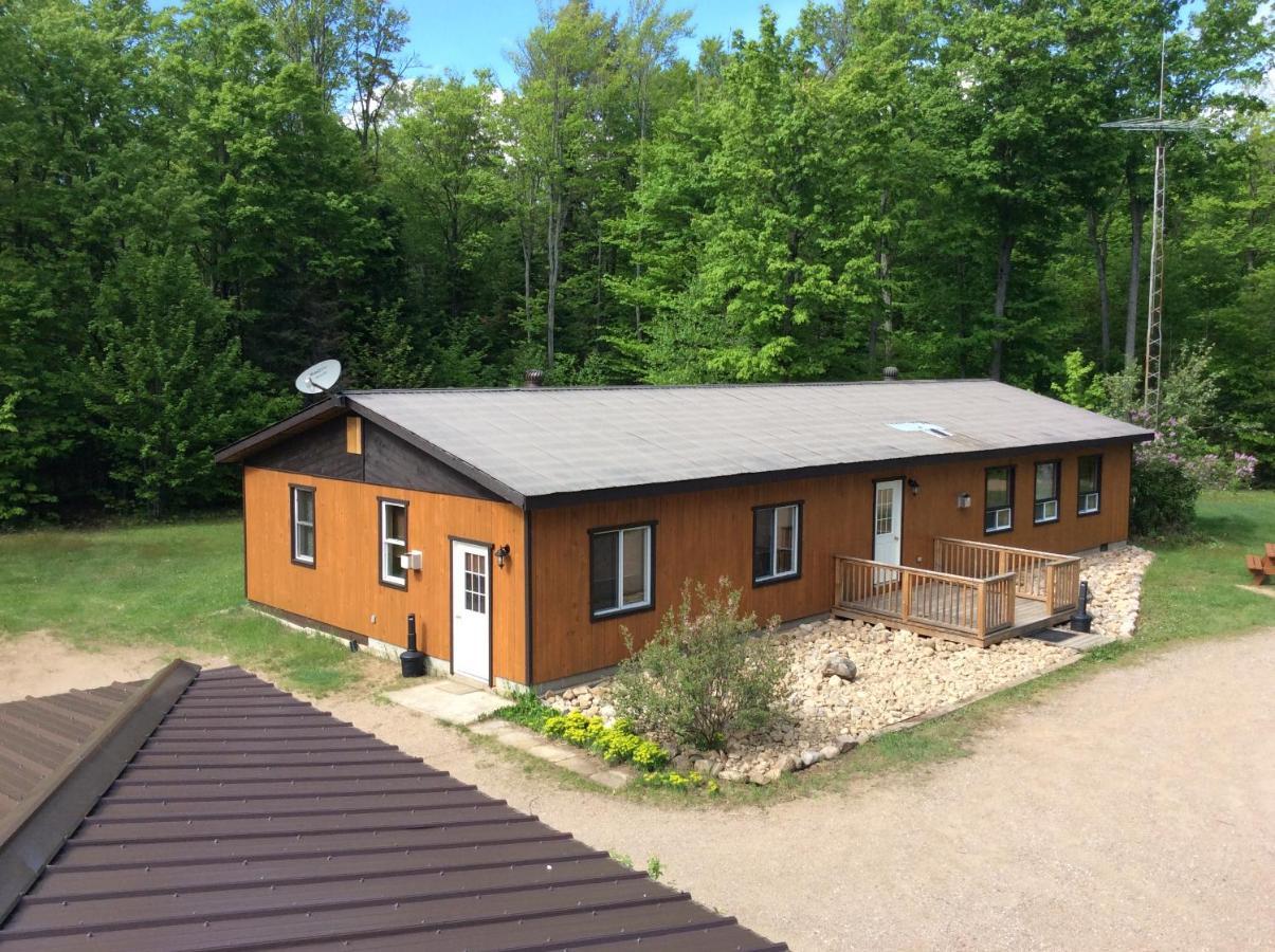 Madawaska Lodge-Cottage Екстериор снимка