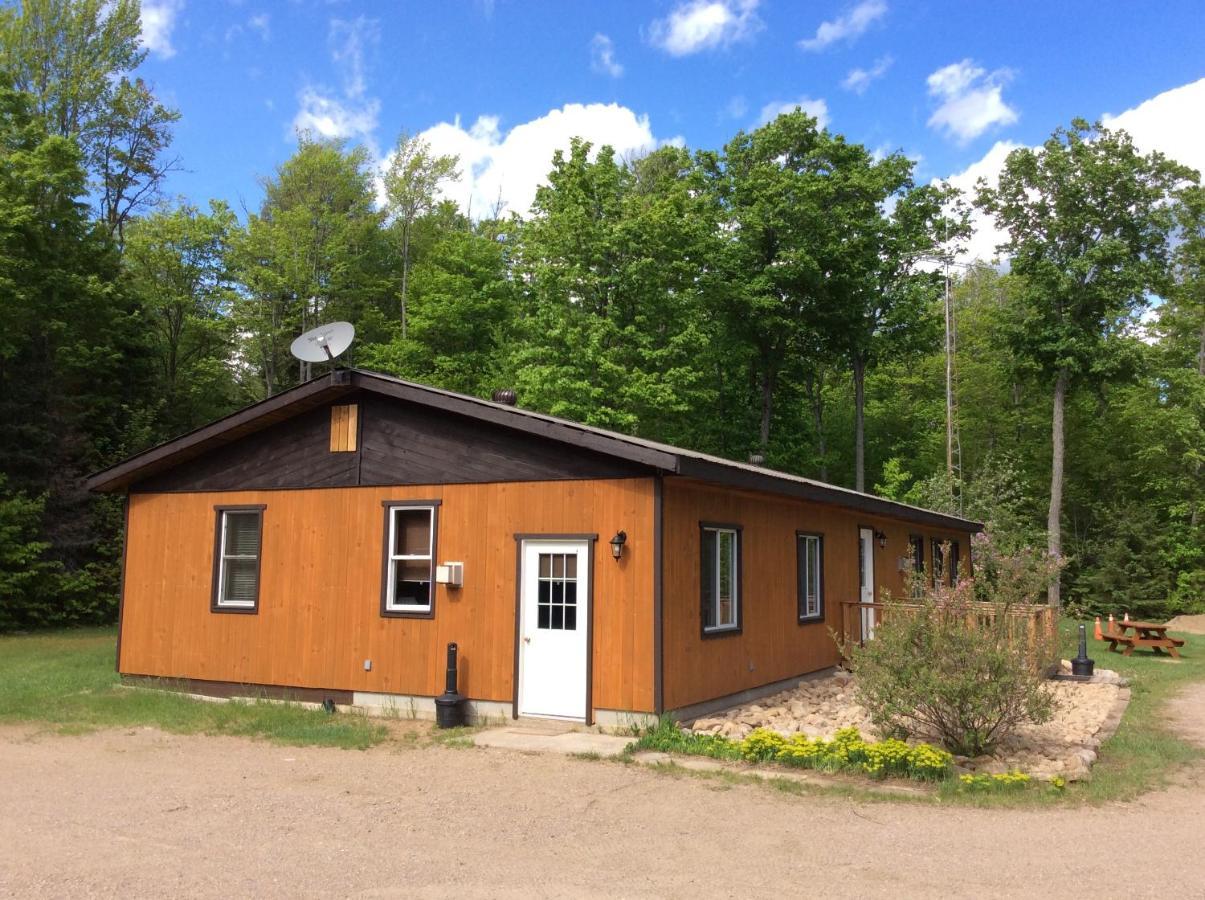 Madawaska Lodge-Cottage Екстериор снимка