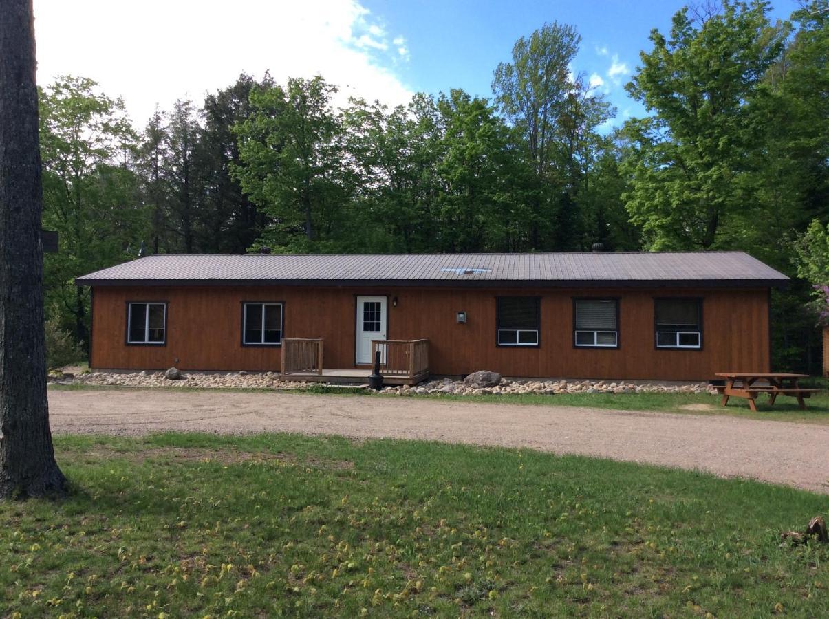 Madawaska Lodge-Cottage Екстериор снимка